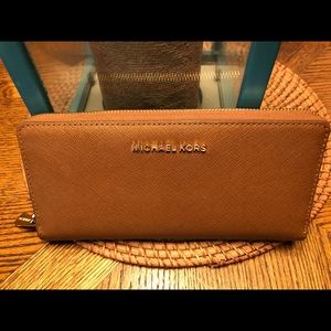NWOT Michael Kors Jet Set Wallet